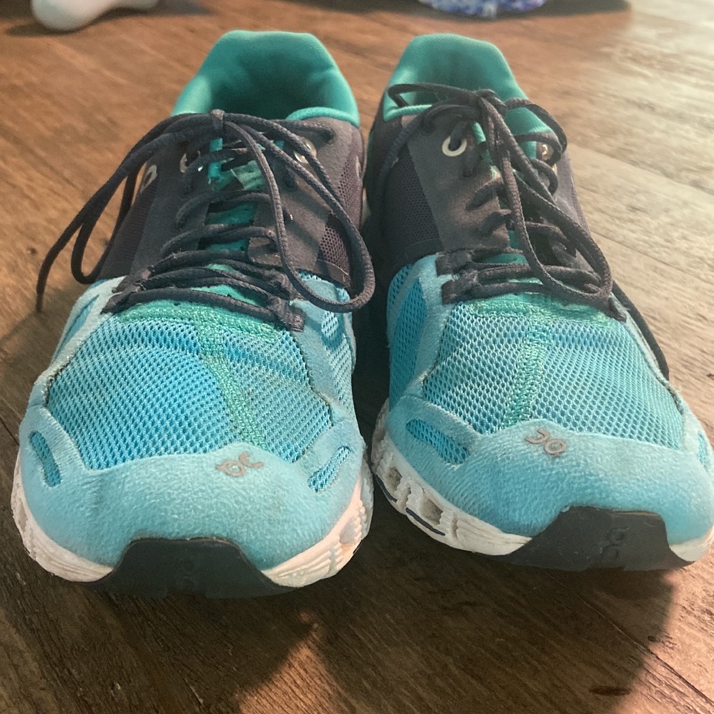 ON CLOUD running shoes - Picture 6 of 7